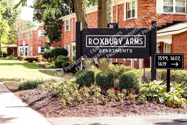 property at 1607 Roxbury Rd