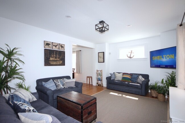 1093 Shippan Ave in Stamford, CT - Building Photo - Building Photo