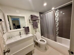 19201 Collins Ave, Unit 241 in Sunny Isles Beach, FL - Building Photo - Building Photo