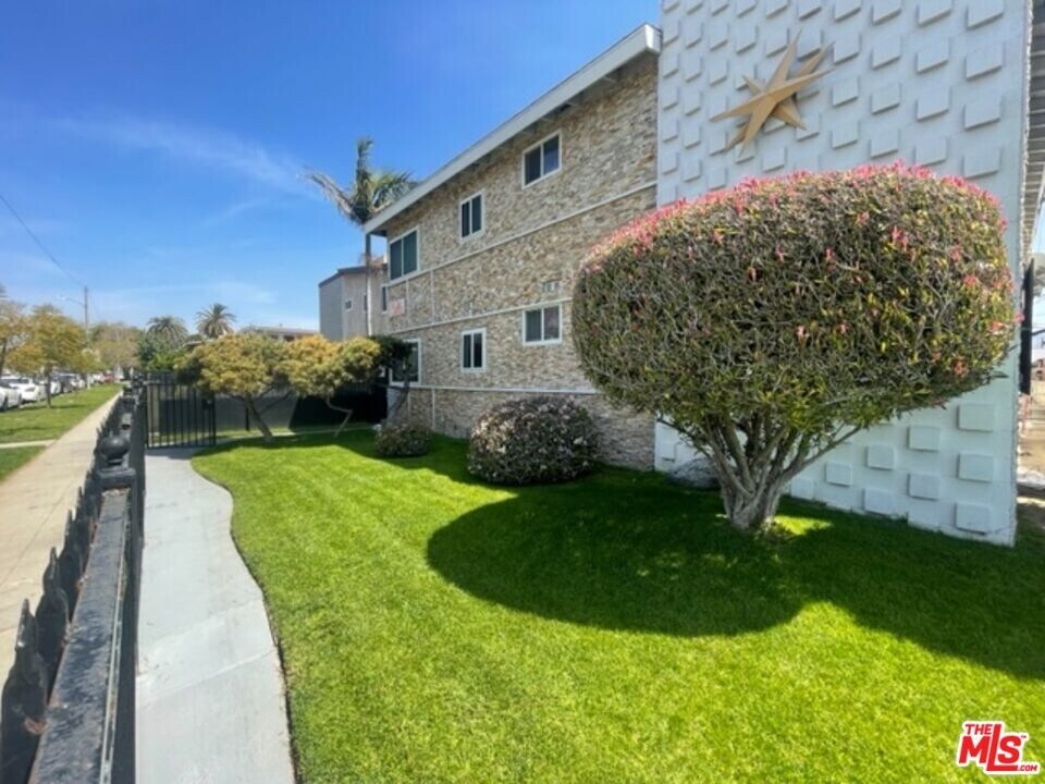 628 S Osage Ave in Inglewood, CA - Building Photo