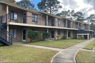 300 Cobb Mill Rd in Woodville, TX - Building Photo