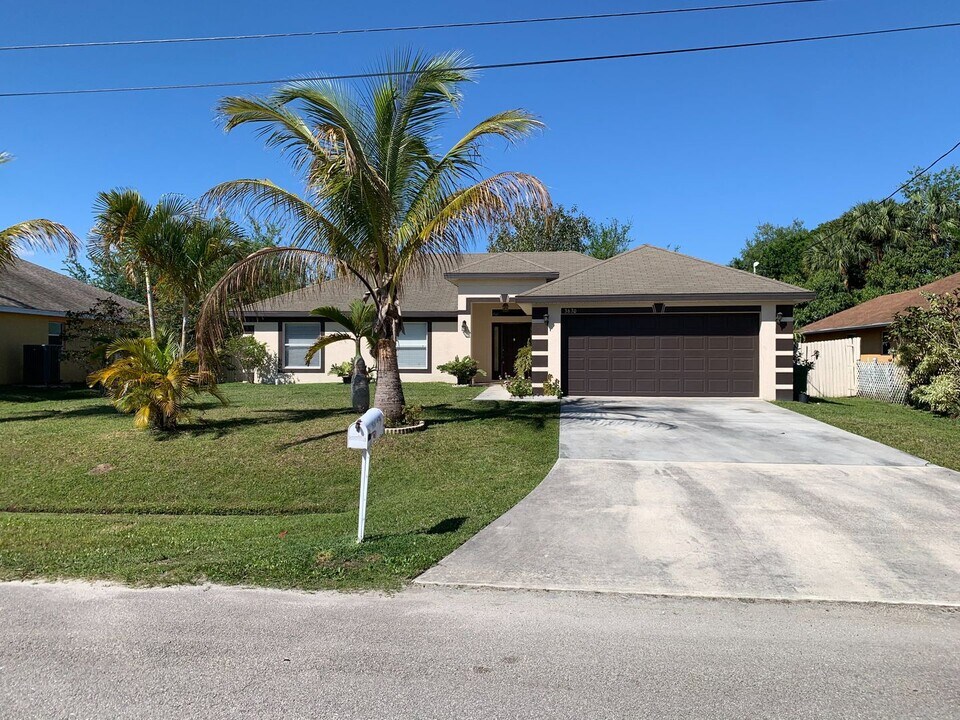 3630 SW Carmody St in Port St. Lucie, FL - Building Photo