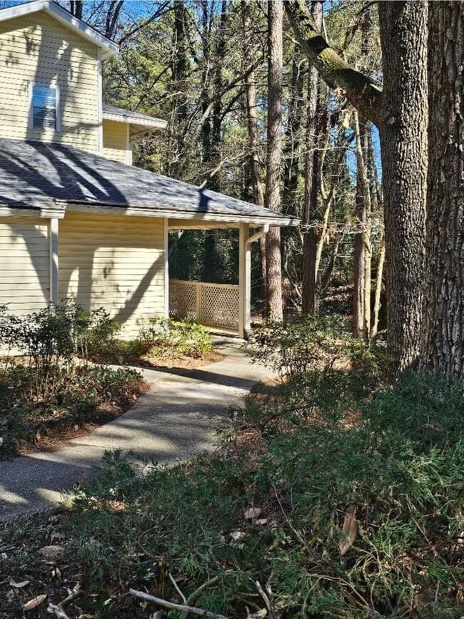 6822 Glenridge Dr in Atlanta, GA - Building Photo - Building Photo