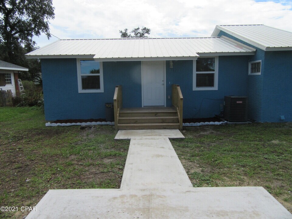 9823 Clarence St in Panama City Beach, FL - Building Photo