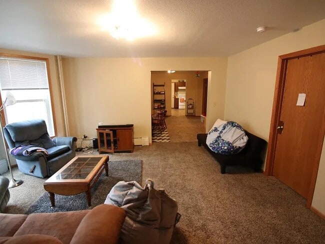 177 E 9th St, Unit Downstairs in Winona, MN - Building Photo - Building Photo