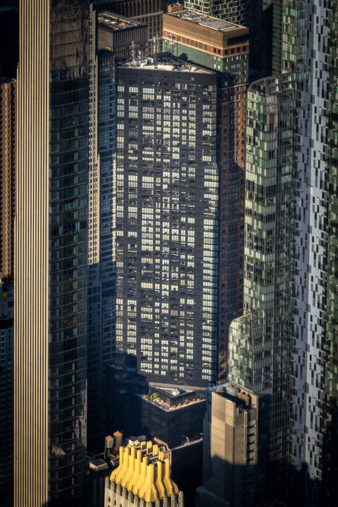 Metropolitan Tower in New York, NY - Building Photo