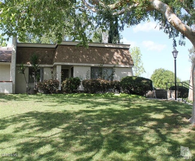 property at 2866 Lakeridge Ln