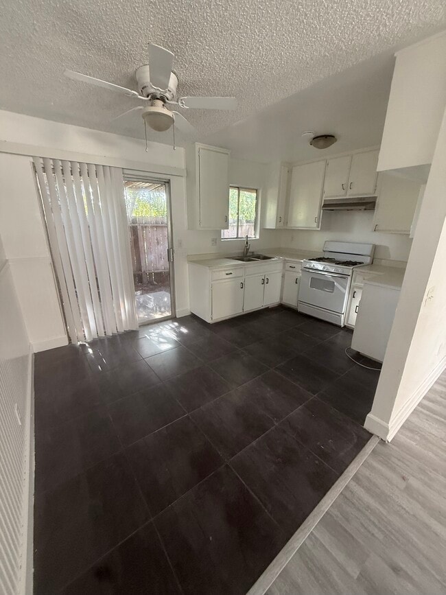 19542 E Ontario Ave in Corona, CA - Building Photo - Building Photo