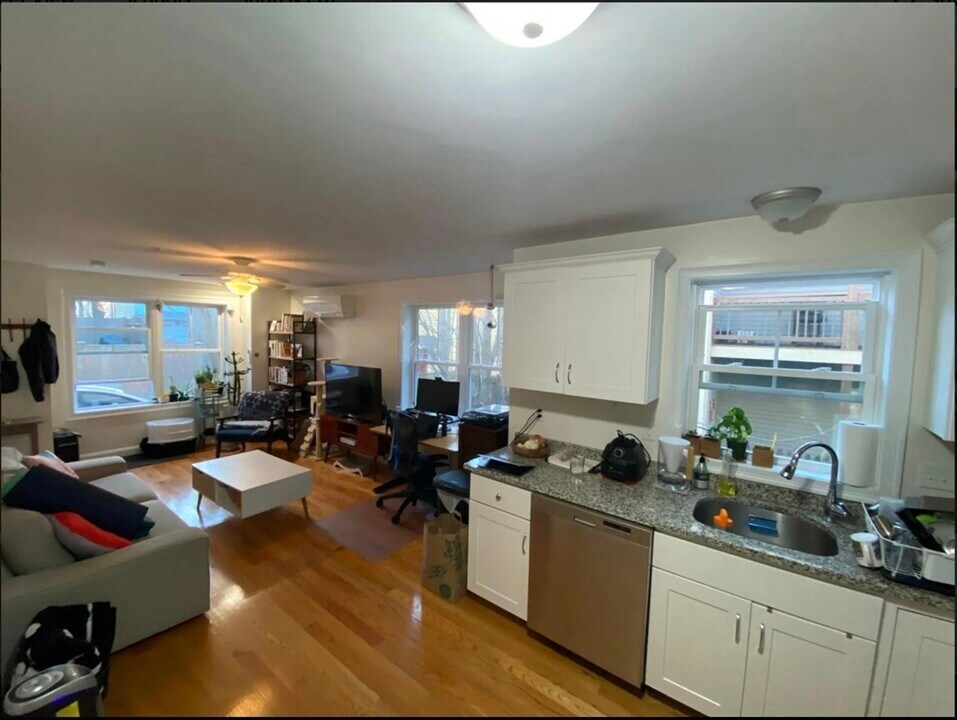 24 Beacon Pl-Unit -3 in Somerville, MA - Building Photo