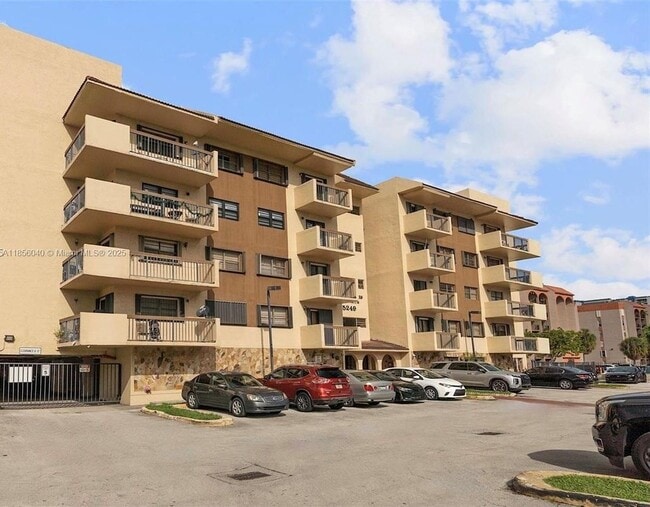 5249 NW 7th St in Miami, FL - Building Photo - Building Photo