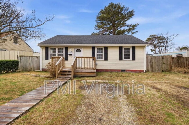 217 Bob Ln in Virginia Beach, VA - Foto de edificio - Building Photo