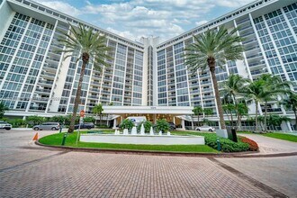 10275 Collins Ave in Bal Harbour, FL - Building Photo - Building Photo