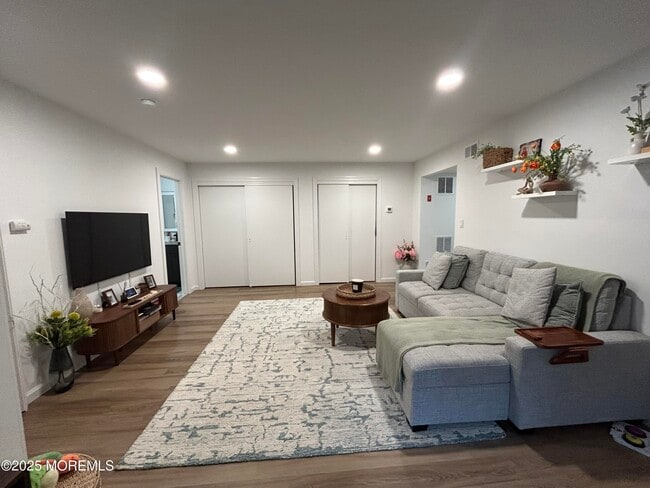 property at 17 Diane Dr