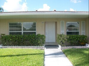 8732 Bella Vista Dr, Unit 42 in Boca Raton, FL - Building Photo - Building Photo