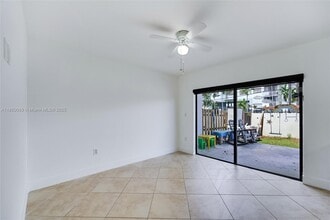 8236 NW 8th St in Miami, FL - Building Photo - Building Photo