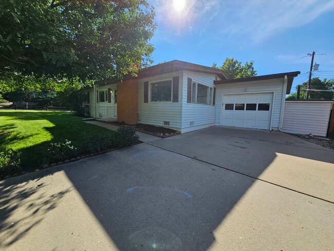 property at 3617 Leeds Ln