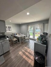 24620 Stanford St in Dearborn Heights, MI - Foto de edificio - Building Photo