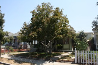 6306 Crescent St in Los Angeles, CA - Building Photo - Building Photo