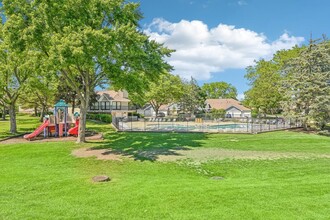 1548 7 Pines Rd, Unit A2 in Schaumburg, IL - Building Photo - Building Photo