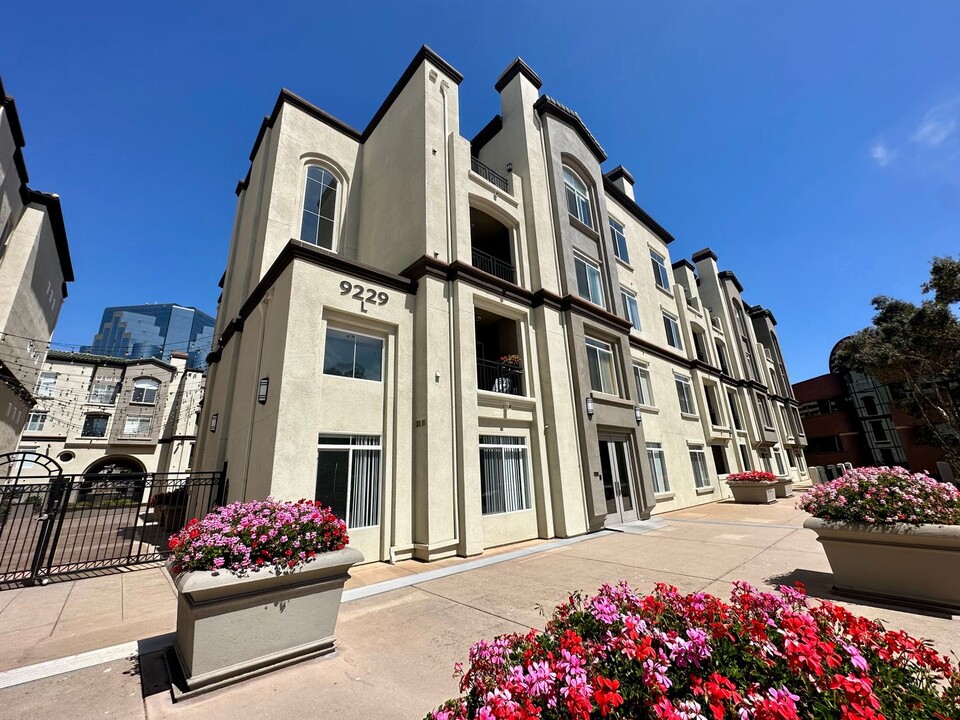 9229 Regents Rd in San Diego, CA - Building Photo