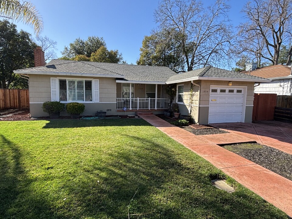 1939 N 6th St in Concord, CA - Building Photo