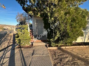 1040 Flora St in Barstow, CA - Building Photo - Building Photo