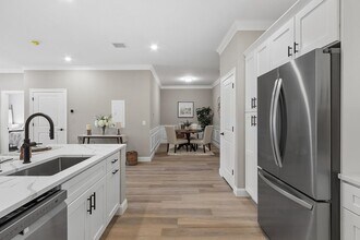 210 Brook Village Rd in Nashua, NH - Building Photo - Building Photo