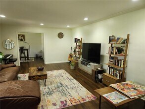 2364 Clairmont Rd in Atlanta, GA - Building Photo - Building Photo