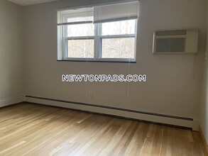 286 Grove St-Unit -5 in Newton, MA - Building Photo - Building Photo