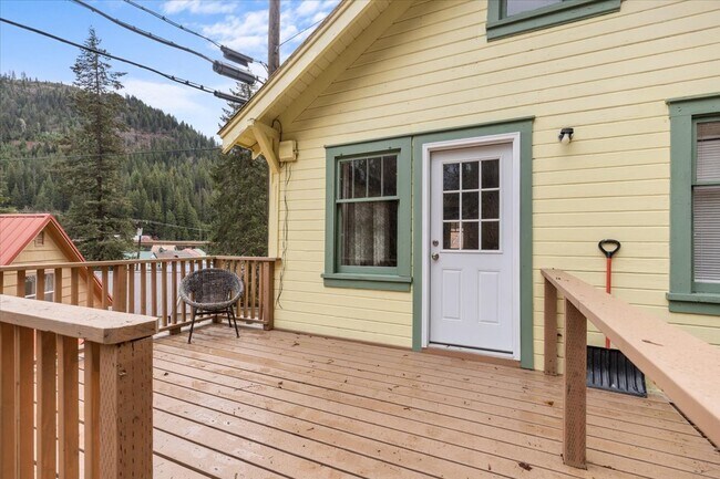 1144 Canyon Ave in Wallace, ID - Building Photo - Building Photo