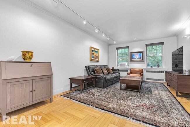 720 Fort Washington Ave in New York, NY - Building Photo - Building Photo