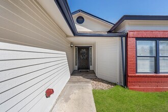 7919 Wayside Trail in San Antonio, TX - Building Photo - Building Photo