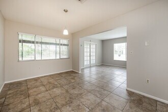 2386 Vestridge St in North Port, FL - Building Photo - Building Photo