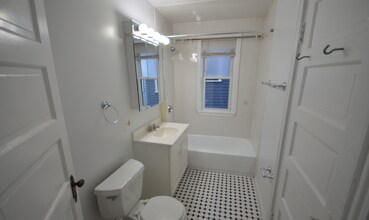 10 Cambridge Terrace, Unit 2 in Cambridge, MA - Building Photo - Building Photo