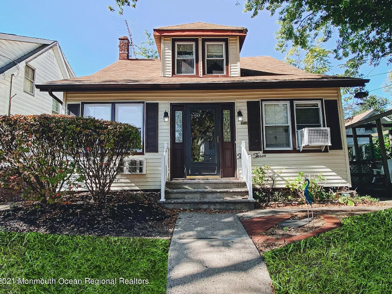 33 Morningside Ave in Keansburg, NJ - Building Photo