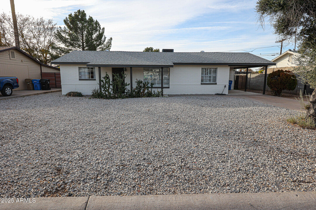 1007 E Montebello Ave in Phoenix, AZ - Foto de edificio