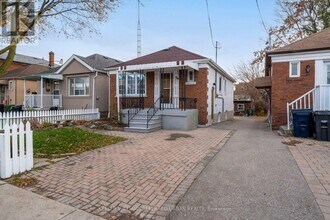 39 Cayuga Ave in Toronto, ON - Building Photo - Building Photo