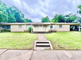 109 Vandenburg Dr in Denison, TX - Building Photo