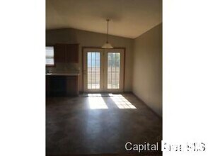 613 Oakbrook Ave in Chatham, IL - Building Photo - Building Photo