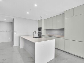 700 NE 24th St in Miami, FL - Building Photo - Building Photo