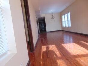 8635 S Bishop St, Unit 2 in Chicago, IL - Building Photo - Building Photo
