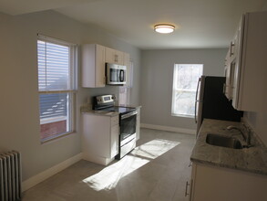 320 Beacon St, Unit 1 in Somerville, MA - Building Photo - Building Photo