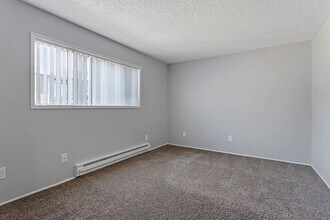 17125 SE Powell Blvd in Portland, OR - Building Photo - Building Photo