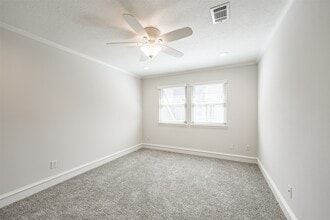 207 Victoria Way in Friendswood, TX - Foto de edificio - Building Photo