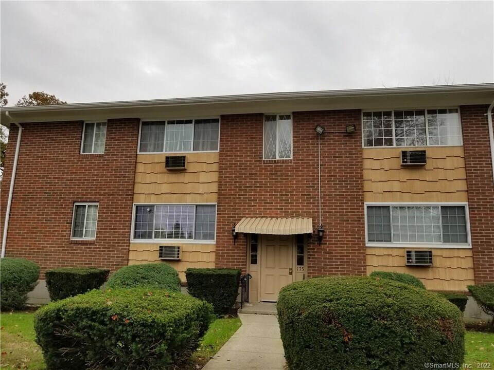 205 Bretton St in Bridgeport, CT - Building Photo