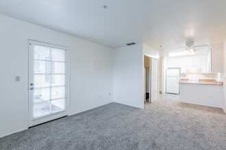 Cornerstone Senior in Sacramento, CA - Building Photo - Interior Photo