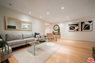 645 Westmount Dr-Unit -211 in West Hollywood, CA - Building Photo - Building Photo