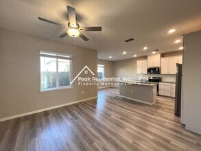 2808 Bedell St in Lincoln, CA - Foto de edificio - Building Photo
