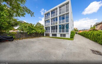 444-542 SW 3rd Street in Miami, FL - Building Photo - Building Photo