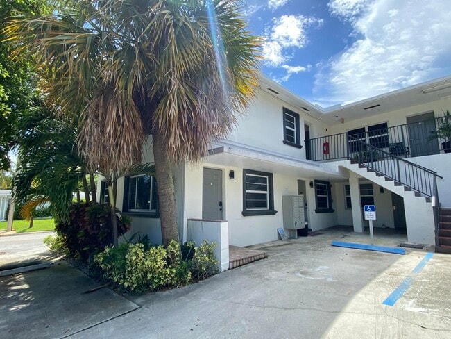 property at 605 N Federal Hwy